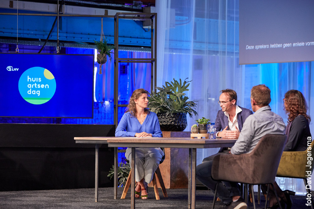 dagvoorzitter Lisa Peters host online talkshow op Huisartsendag 2020 van de LHV